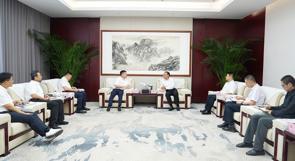 岳文彥一行拜訪湖北機(jī)場集團(tuán)黨委書記、董事長李忠祿